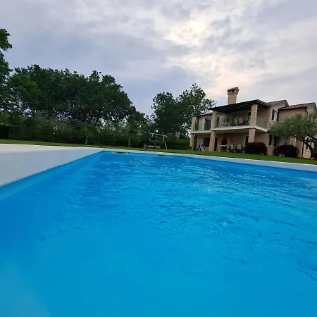 Sotlar With Pool Umag