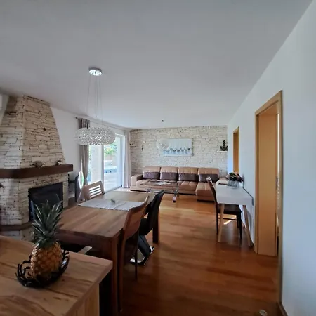 Sotlar With Pool Appartement