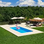 Sotlar With Pool Lejlighed