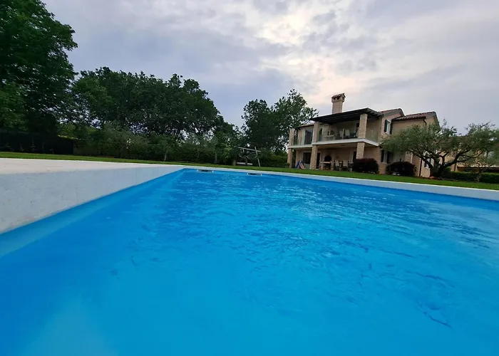 Sotlar With Pool Umag